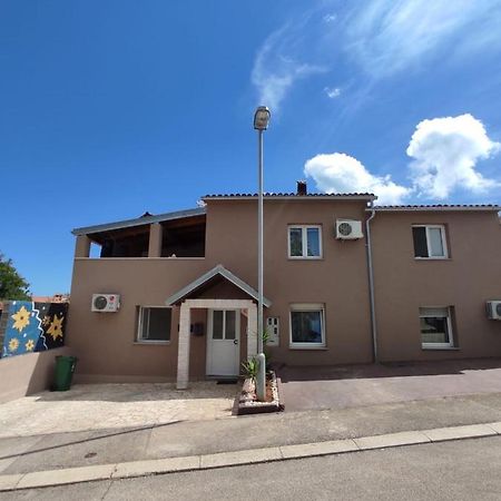 Apartmani Amans Πούλα Εξωτερικό φωτογραφία