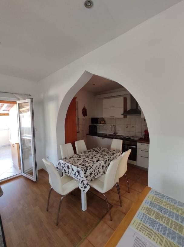 Apartmani Amans Πούλα Εξωτερικό φωτογραφία